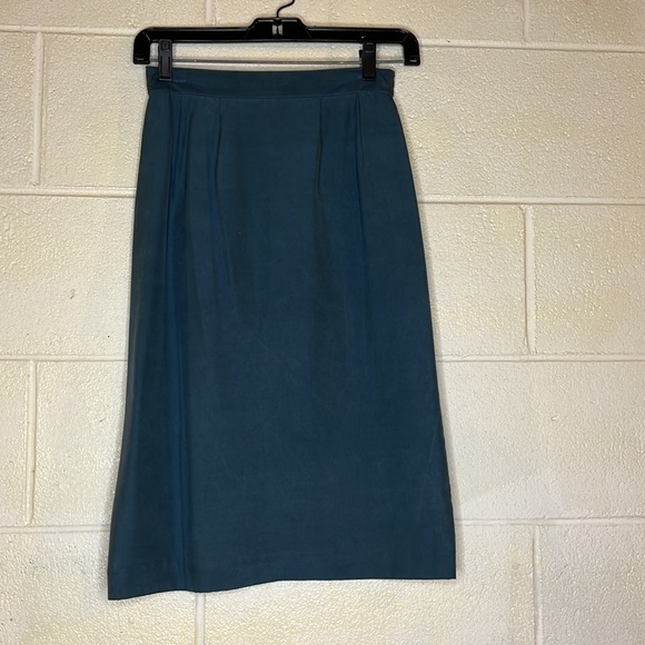 August Silk two piece suit size Petite jacket size 6 & skirt size 4 100% silk. - Picture 3 of 5